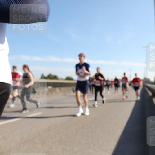 03.10.2025 - Köhlbrandbrückenlauf Yannick Fuchs http://msf.ph/oto/9180279 03.10.2025 11:21:00 Position 3  meine-sportfotos.de