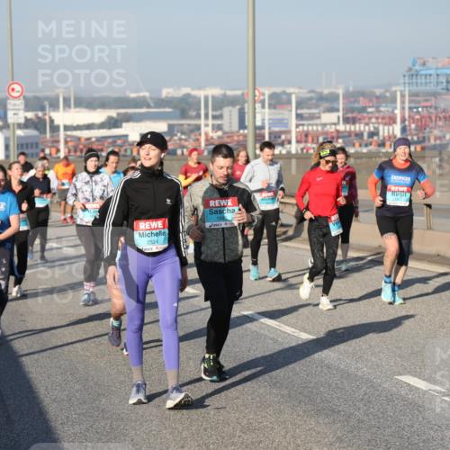 03.10.2025 - Köhlbrandbrückenlauf Yannick Fuchs http://msf.ph/oto/9180289 03.10.2025 08:54:12 Position 2 2524, 1983 meine-sportfotos.de