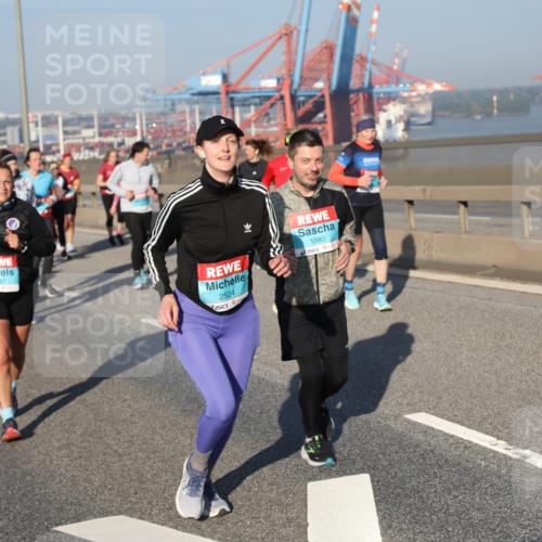 03.10.2025 - Köhlbrandbrückenlauf Yannick Fuchs http://msf.ph/oto/9180304 03.10.2025 08:54:15 Position 2 1937, 2524, 1983 meine-sportfotos.de