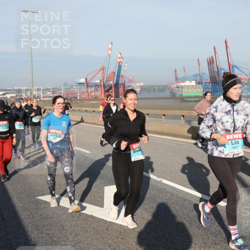 03.10.2025 - Köhlbrandbrückenlauf Yannick Fuchs http://msf.ph/oto/9180338 03.10.2025 08:54:20 Position 2 230, 1697, 2414 meine-sportfotos.de