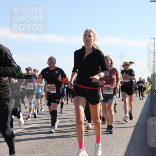 03.10.2025 - Köhlbrandbrückenlauf Yannick Fuchs http://msf.ph/oto/9180363 03.10.2025 11:21:12 Position 3 62614, 6439, 5167 meine-sportfotos.de