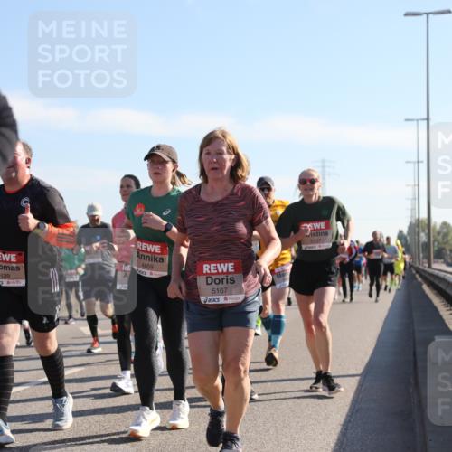 03.10.2025 - Köhlbrandbrückenlauf Yannick Fuchs http://msf.ph/oto/9180370 03.10.2025 11:21:13 Position 3 6439, 4859, 5167, 5137 meine-sportfotos.de