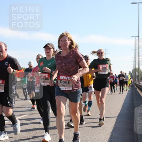 03.10.2025 - Köhlbrandbrückenlauf Yannick Fuchs http://msf.ph/oto/9180372 03.10.2025 11:21:13 Position 3 4859, 6439, 5167, 5137 meine-sportfotos.de