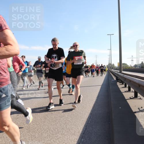 03.10.2025 - Köhlbrandbrückenlauf Yannick Fuchs http://msf.ph/oto/9180383 03.10.2025 11:21:15 Position 3 5167, 5137 meine-sportfotos.de