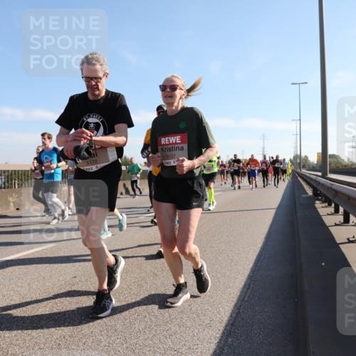03.10.2025 - Köhlbrandbrückenlauf Yannick Fuchs http://msf.ph/oto/9180391 03.10.2025 11:21:15 Position 3 5172, 5137 meine-sportfotos.de