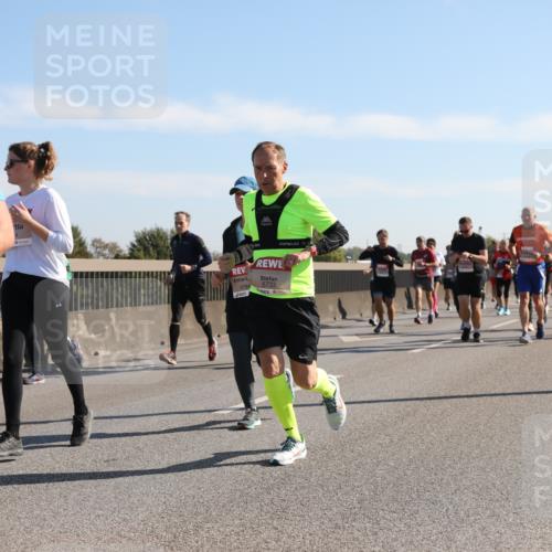 03.10.2025 - Köhlbrandbrückenlauf Yannick Fuchs http://msf.ph/oto/9180401 03.10.2025 11:21:17 Position 3 645, 4784, 6733 meine-sportfotos.de