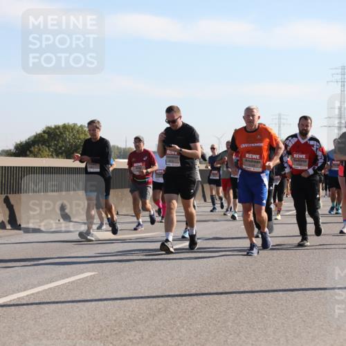03.10.2025 - Köhlbrandbrückenlauf Yannick Fuchs http://msf.ph/oto/9180404 03.10.2025 11:21:18 Position 3 5858, 4670, 5128, 4728 meine-sportfotos.de