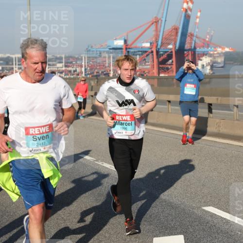 03.10.2025 - Köhlbrandbrückenlauf Yannick Fuchs http://msf.ph/oto/9180414 03.10.2025 08:54:35 Position 2 2417, 1996 meine-sportfotos.de