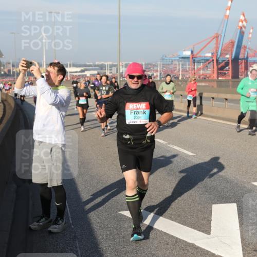 03.10.2025 - Köhlbrandbrückenlauf Yannick Fuchs http://msf.ph/oto/9180425 03.10.2025 08:54:37 Position 2 2094 meine-sportfotos.de