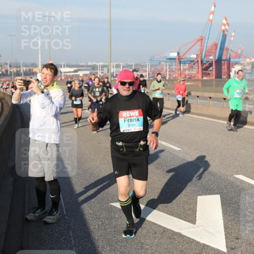 03.10.2025 - Köhlbrandbrückenlauf Yannick Fuchs http://msf.ph/oto/9180426 03.10.2025 08:54:37 Position 2 2094 meine-sportfotos.de