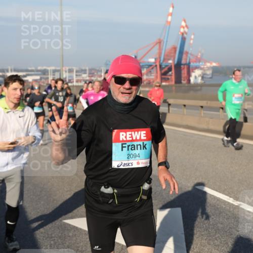 03.10.2025 - Köhlbrandbrückenlauf Yannick Fuchs http://msf.ph/oto/9180433 03.10.2025 08:54:38 Position 2 2094 meine-sportfotos.de