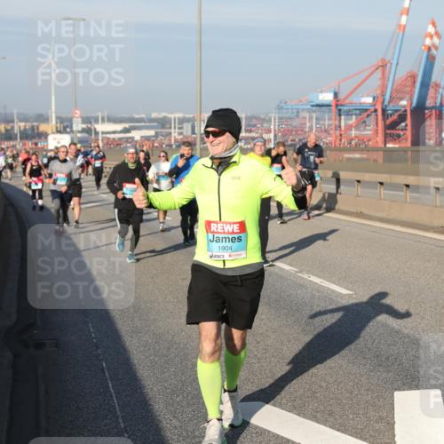 03.10.2025 - Köhlbrandbrückenlauf Yannick Fuchs http://msf.ph/oto/9180497 03.10.2025 08:54:48 Position 2 1904 meine-sportfotos.de
