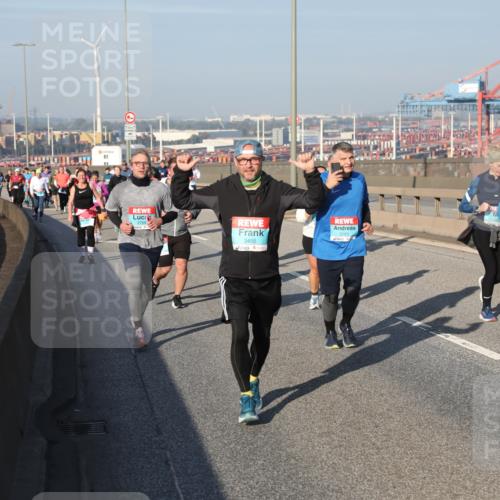 03.10.2025 - Köhlbrandbrückenlauf Yannick Fuchs http://msf.ph/oto/9180511 03.10.2025 08:54:50 Position 2 11, 2769, 3455, 3163, 3279 meine-sportfotos.de