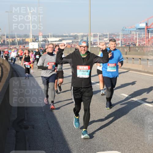 03.10.2025 - Köhlbrandbrückenlauf Yannick Fuchs http://msf.ph/oto/9180515 03.10.2025 08:54:51 Position 2 3455, 3279 meine-sportfotos.de