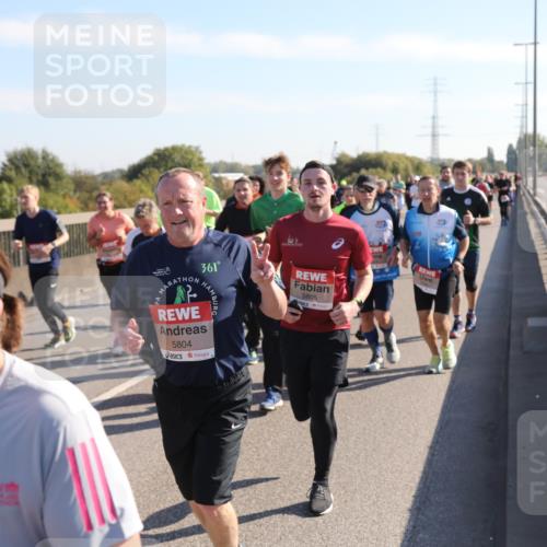 03.10.2025 - Köhlbrandbrückenlauf Yannick Fuchs http://msf.ph/oto/9180516 03.10.2025 11:21:31 Position 3 5804, 361, 5805 meine-sportfotos.de