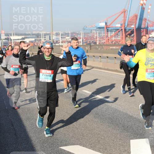 03.10.2025 - Köhlbrandbrückenlauf Yannick Fuchs http://msf.ph/oto/9180517 03.10.2025 08:54:51 Position 2 3455, 3279 meine-sportfotos.de