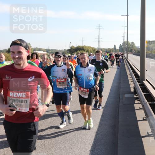 03.10.2025 - Köhlbrandbrückenlauf Yannick Fuchs http://msf.ph/oto/9180523 03.10.2025 11:21:32 Position 3 4979, 805, 4306, 5700 meine-sportfotos.de