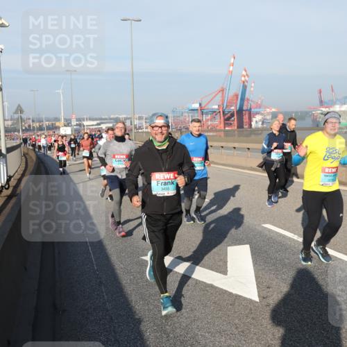 03.10.2025 - Köhlbrandbrückenlauf Yannick Fuchs http://msf.ph/oto/9180524 03.10.2025 08:54:52 Position 2 3455, 3279 meine-sportfotos.de