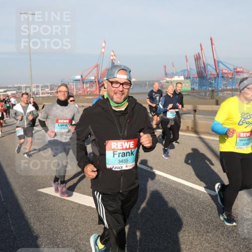 03.10.2025 - Köhlbrandbrückenlauf Yannick Fuchs http://msf.ph/oto/9180528 03.10.2025 08:54:52 Position 2 2769, 3455, 3279 meine-sportfotos.de