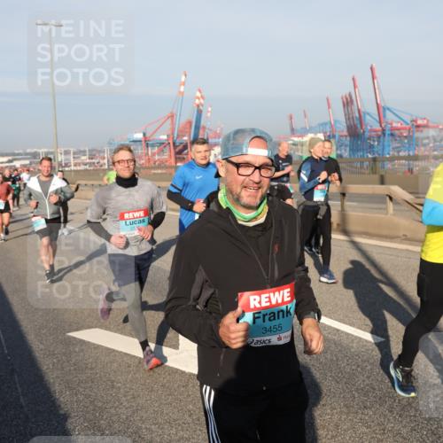 03.10.2025 - Köhlbrandbrückenlauf Yannick Fuchs http://msf.ph/oto/9180530 03.10.2025 08:54:53 Position 2 3455 meine-sportfotos.de