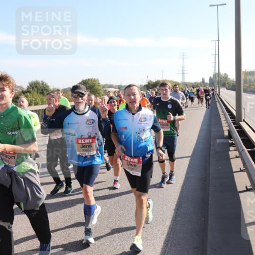 03.10.2025 - Köhlbrandbrückenlauf Yannick Fuchs http://msf.ph/oto/9180532 03.10.2025 11:21:33 Position 3 4979, 4981, 4306, 5700 meine-sportfotos.de