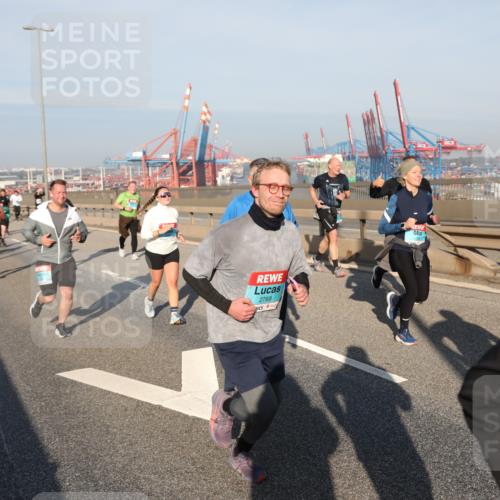 03.10.2025 - Köhlbrandbrückenlauf Yannick Fuchs http://msf.ph/oto/9180534 03.10.2025 08:54:53 Position 2 2769 meine-sportfotos.de