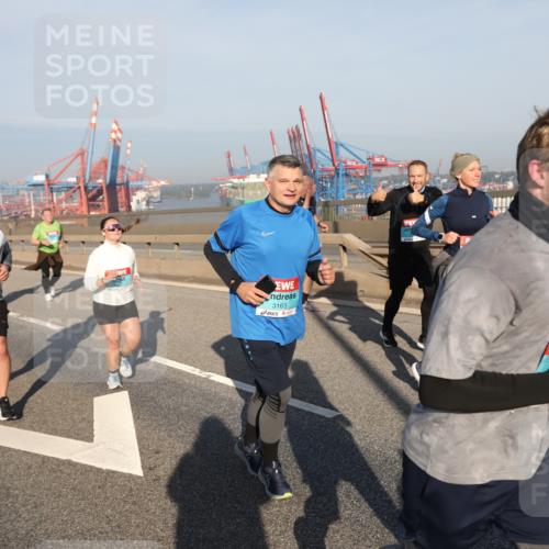 03.10.2025 - Köhlbrandbrückenlauf Yannick Fuchs http://msf.ph/oto/9180538 03.10.2025 08:54:54 Position 2 3163 meine-sportfotos.de
