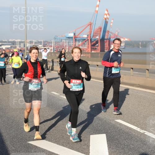 03.10.2025 - Köhlbrandbrückenlauf Yannick Fuchs http://msf.ph/oto/9180600 03.10.2025 08:55:02 Position 2 1440, 1732, 3149 meine-sportfotos.de