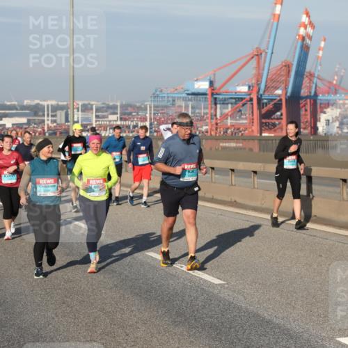 03.10.2025 - Köhlbrandbrückenlauf Yannick Fuchs http://msf.ph/oto/9180617 03.10.2025 08:55:04 Position 2 2296 meine-sportfotos.de