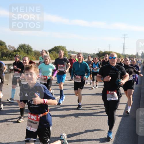 03.10.2025 - Köhlbrandbrückenlauf Yannick Fuchs http://msf.ph/oto/9180619 03.10.2025 11:21:42 Position 3 4607, 5886, 1, 4862 meine-sportfotos.de