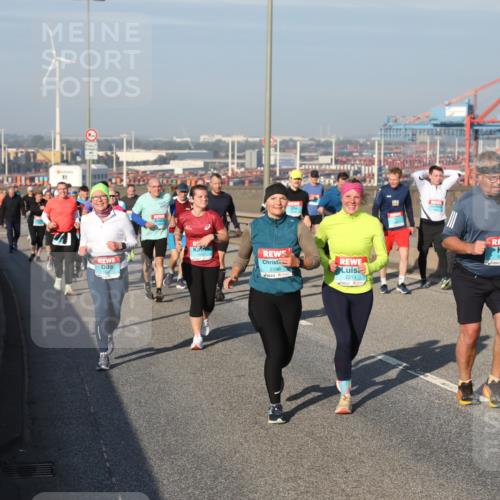 03.10.2025 - Köhlbrandbrückenlauf Yannick Fuchs http://msf.ph/oto/9180625 03.10.2025 08:55:05 Position 2 1847, 2296, 2213, 1993 meine-sportfotos.de