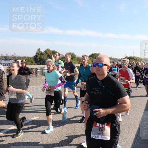 03.10.2025 - Köhlbrandbrückenlauf Yannick Fuchs http://msf.ph/oto/9180634 03.10.2025 11:21:43 Position 3 4607, 5885, 4882 meine-sportfotos.de