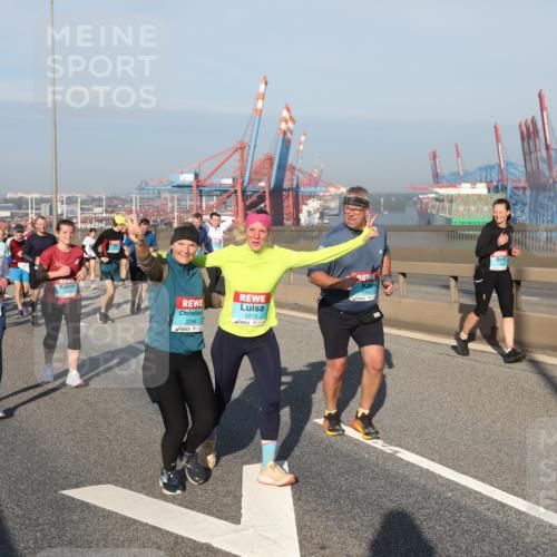 03.10.2025 - Köhlbrandbrückenlauf Yannick Fuchs http://msf.ph/oto/9180640 03.10.2025 08:55:07 Position 2 2296, 2213, 1993 meine-sportfotos.de