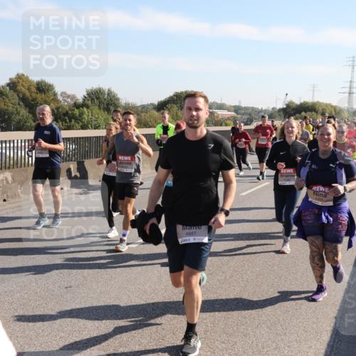 03.10.2025 - Köhlbrandbrückenlauf Yannick Fuchs http://msf.ph/oto/9180646 03.10.2025 11:21:45 Position 3 4987, 5166, 4355 meine-sportfotos.de