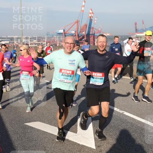 03.10.2025 - Köhlbrandbrückenlauf Yannick Fuchs http://msf.ph/oto/9180683 03.10.2025 08:55:11 Position 2 1436, 2848, 2847 meine-sportfotos.de