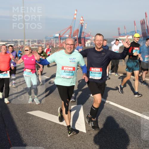 03.10.2025 - Köhlbrandbrückenlauf Yannick Fuchs http://msf.ph/oto/9180685 03.10.2025 08:55:11 Position 2 2020, 2848, 2847 meine-sportfotos.de