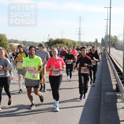 03.10.2025 - Köhlbrandbrückenlauf Yannick Fuchs http://msf.ph/oto/9180686 03.10.2025 11:21:48 Position 3 5868, 5869, 5866 meine-sportfotos.de