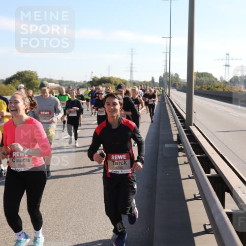 03.10.2025 - Köhlbrandbrückenlauf Yannick Fuchs http://msf.ph/oto/9180705 03.10.2025 11:21:50 Position 3 5869, 5866, 4736, 1 meine-sportfotos.de