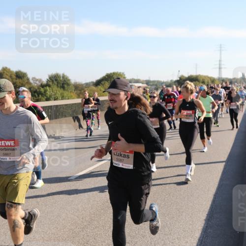 03.10.2025 - Köhlbrandbrückenlauf Yannick Fuchs http://msf.ph/oto/9180722 03.10.2025 11:21:52 Position 3 8, 5867, 5087 meine-sportfotos.de