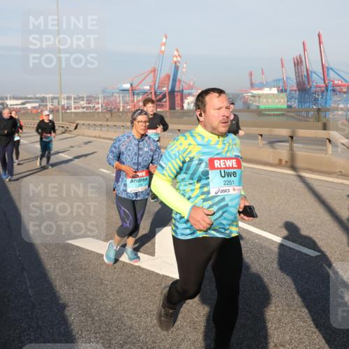 03.10.2025 - Köhlbrandbrückenlauf Yannick Fuchs http://msf.ph/oto/9180772 03.10.2025 08:55:19 Position 2 2774, 2251 meine-sportfotos.de