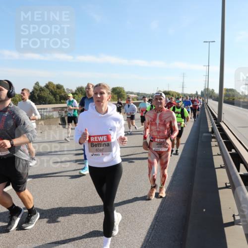 03.10.2025 - Köhlbrandbrückenlauf Yannick Fuchs http://msf.ph/oto/9180835 03.10.2025 11:22:06 Position 3 5132, 6387, 6185 meine-sportfotos.de