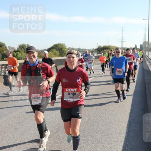 03.10.2025 - Köhlbrandbrückenlauf Yannick Fuchs http://msf.ph/oto/9180865 03.10.2025 11:22:09 Position 3 7, 5686, 5682 meine-sportfotos.de