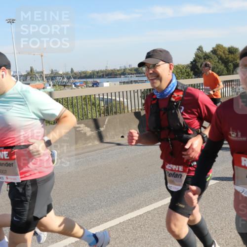 03.10.2025 - Köhlbrandbrückenlauf Yannick Fuchs http://msf.ph/oto/9180873 03.10.2025 11:22:10 Position 3 5007, 5696, 5682 meine-sportfotos.de