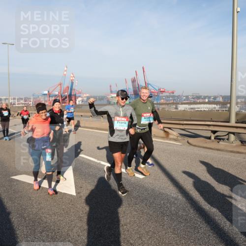 03.10.2025 - Köhlbrandbrückenlauf Yannick Fuchs http://msf.ph/oto/9180874 03.10.2025 08:55:32 Position 2 2783 meine-sportfotos.de