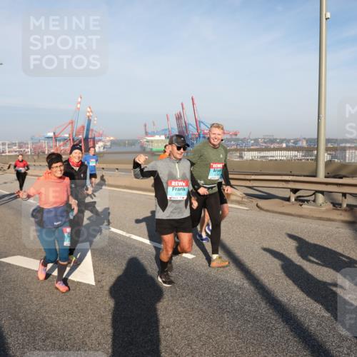 03.10.2025 - Köhlbrandbrückenlauf Yannick Fuchs http://msf.ph/oto/9180875 03.10.2025 08:55:32 Position 2 2783 meine-sportfotos.de