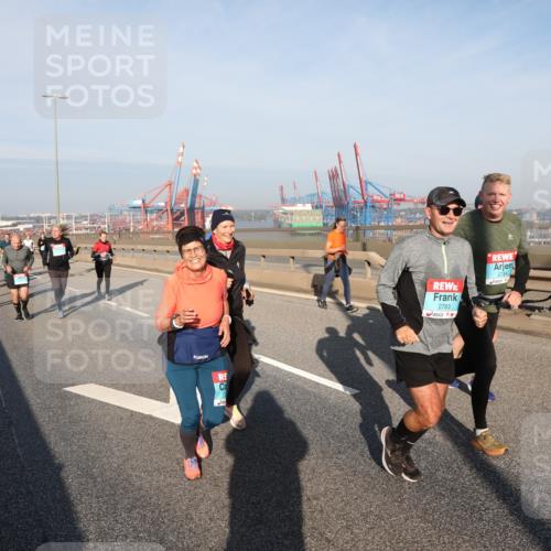 03.10.2025 - Köhlbrandbrückenlauf Yannick Fuchs http://msf.ph/oto/9180880 03.10.2025 08:55:33 Position 2 2783, 2784 meine-sportfotos.de