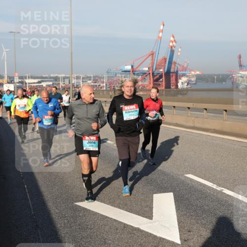 03.10.2025 - Köhlbrandbrückenlauf Yannick Fuchs http://msf.ph/oto/9180899 03.10.2025 08:55:35 Position 2 3090, 3089 meine-sportfotos.de