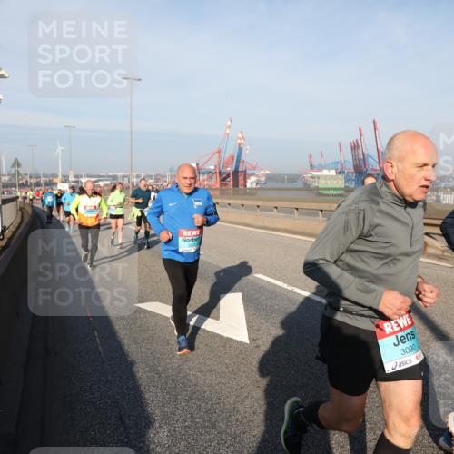 03.10.2025 - Köhlbrandbrückenlauf Yannick Fuchs http://msf.ph/oto/9180914 03.10.2025 08:55:37 Position 2 3090, 3089 meine-sportfotos.de