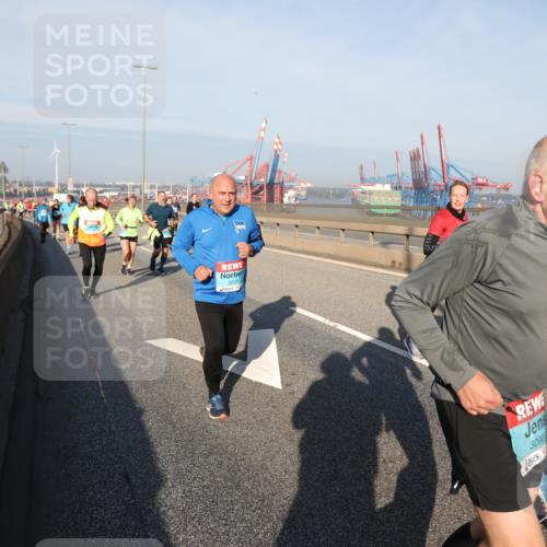 03.10.2025 - Köhlbrandbrückenlauf Yannick Fuchs http://msf.ph/oto/9180916 03.10.2025 08:55:37 Position 2 3231, 3090 meine-sportfotos.de