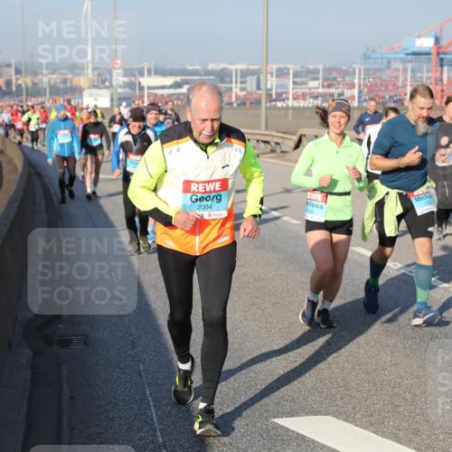 03.10.2025 - Köhlbrandbrückenlauf Yannick Fuchs http://msf.ph/oto/9180922 03.10.2025 08:55:39 Position 2 2004, 1726, 1727 meine-sportfotos.de
